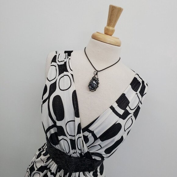 Womens Black & White Sleeveless‎ V-Neck Blouse Top Size L Beaded Waist Stretch - Picture 5 of 13